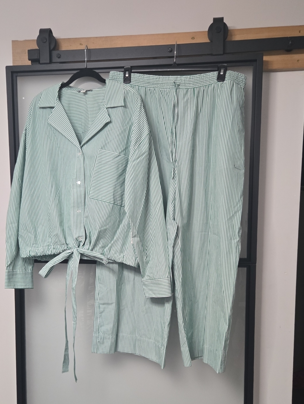 NWT FREE ASSEMBLY SET. Xl/XXL